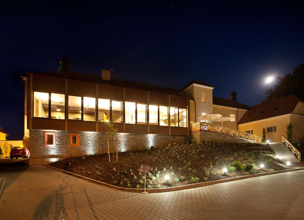 Hotel Pod Zamkem Boskovice Bagian luar foto