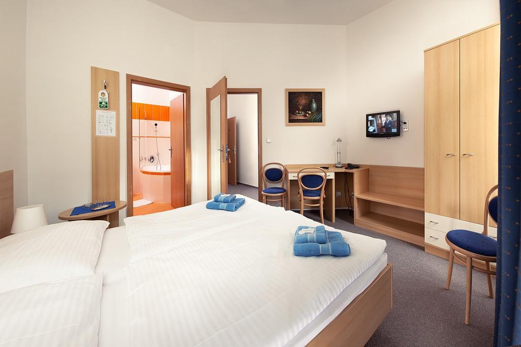 Hotel Pod Zamkem Boskovice Ruang foto